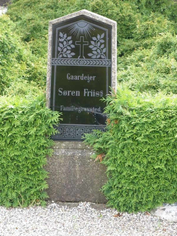 Soeren Friis's familiegravsted.JPG